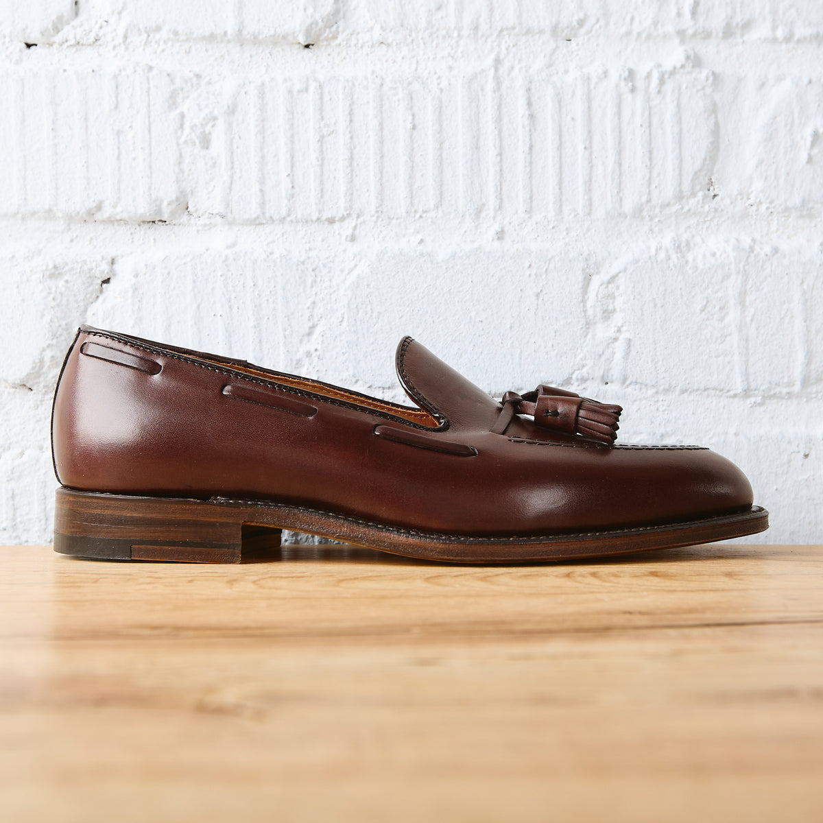 Alden Men\'s 561 Burgundy Leather Tassel Loafers Size US 8 E Alden Model: 561 Style: Tassel Moccasin Last: Aberdeen  main image 2