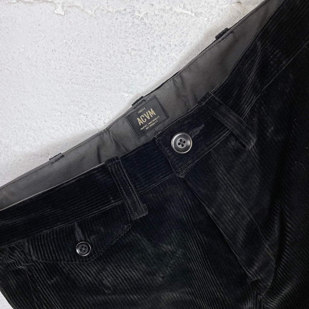 https://www.stuf-f.com/media/image/e1/c5/38/addict-clothes-acv-tr01cr8w-heavy-corduroy-trousers-black-6.jpg