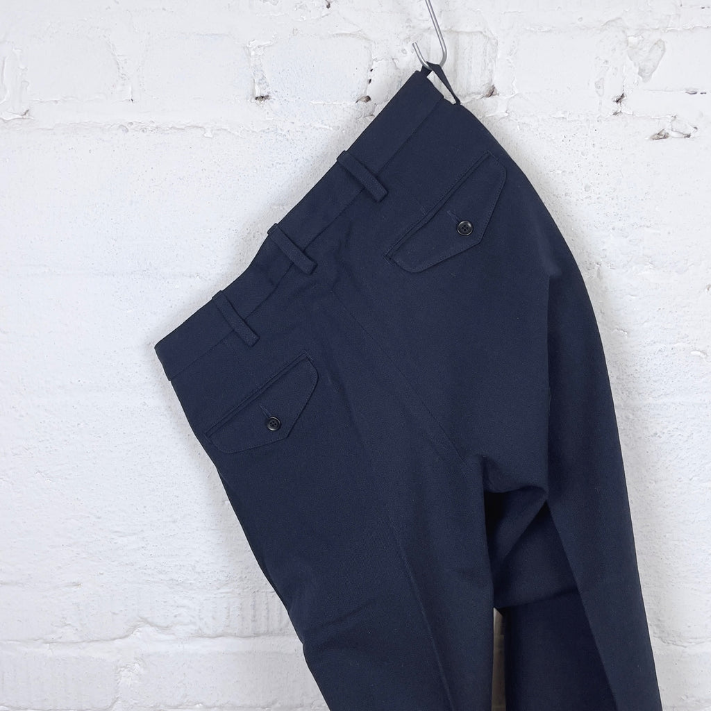 https://www.stuf-f.com/media/image/a5/c9/7d/addict-clothes-acv-tr02cw-single-pleated-cotton-wool-trousers-navy-3yVoiwOO8cMNmQ.jpg