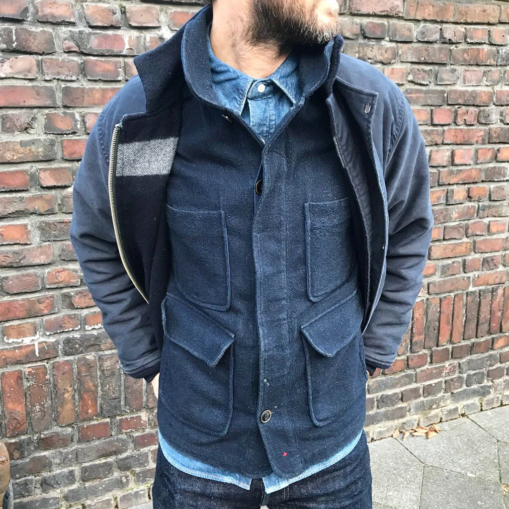 https://www.stuf-f.com/media/image/83/7c/08/apolis-indigo-wool-chore-jacket-2.jpg