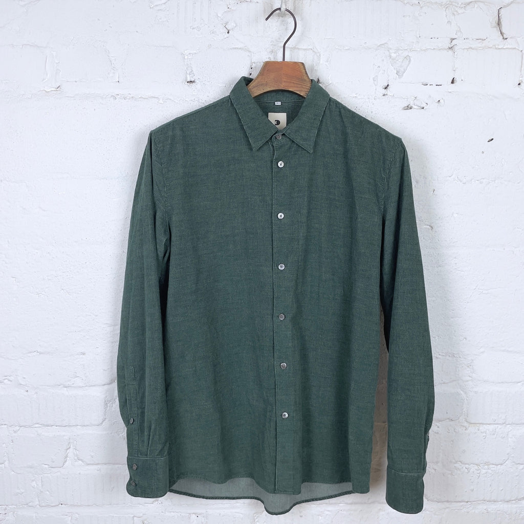 https://www.stuf-f.com/media/image/95/eb/28/delikatessen-feel-good-shirt-japanese-corduroy-cotton-emerald-green-1.jpg