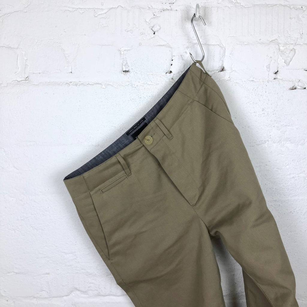 https://www.stuf-f.com/media/image/b2/c8/a4/fit-and-craft-x-stuff-relaxed-tapered-fit-chino-khaki-11.jpg
