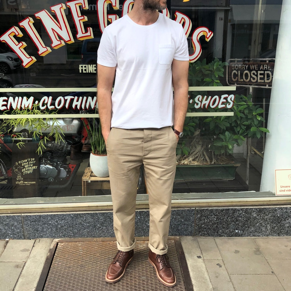 https://www.stuf-f.com/media/image/ac/af/25/fit-and-craft-x-stuff-relaxed-tapered-fit-chino-khaki-3.jpg