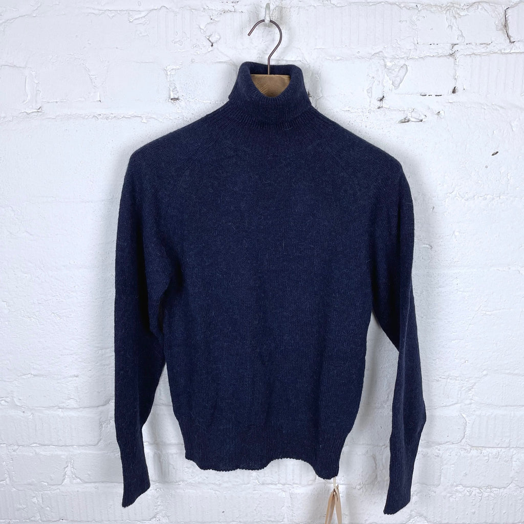 https://www.stuf-f.com/media/image/21/32/f5/fortela-piero-turtleneck-sweater-blue-1.jpg