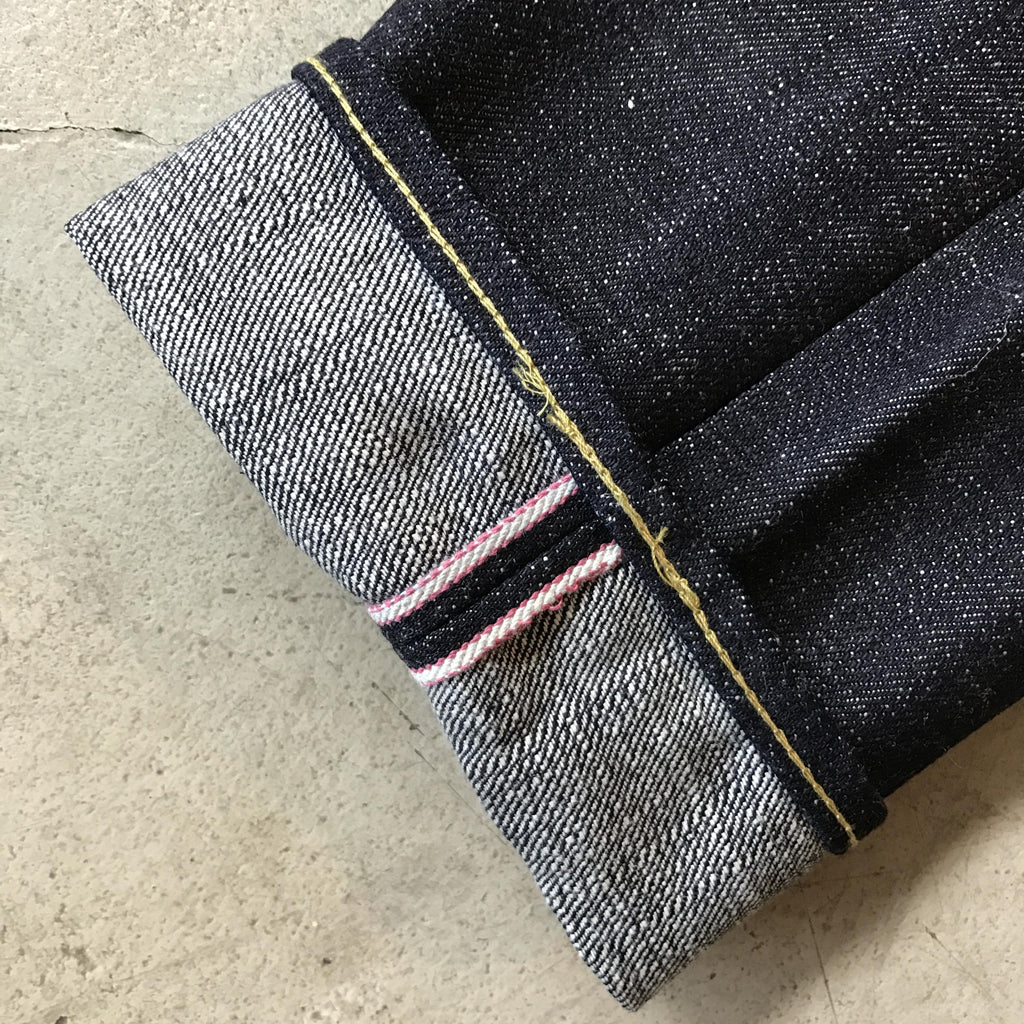 https://www.stuf-f.com/media/image/8e/a2/c3/momotaro-jeans-0306-16-slub-yarn-denim-2.jpg