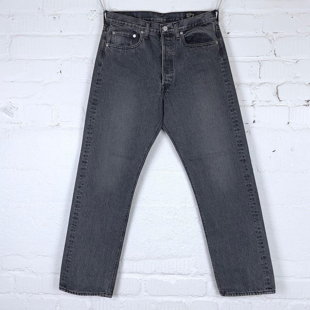 https://www.stuf-f.com/media/image/f0/a3/60/orslow-01-1050w-d61s-105-standard-fit-jeans-90s-black-denim-stonewashed-1.jpg
