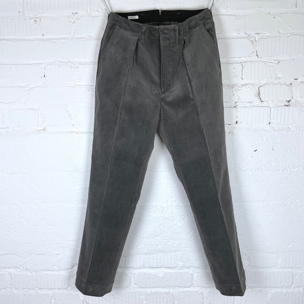 https://www.stuf-f.com/media/image/b9/91/4a/phigvel-maker-co-corduroy-trousers-grey-3.jpg
