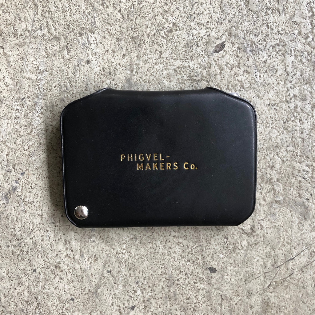 https://www.stuf-f.com/media/image/28/d9/77/phigvel-makers-co-card-case-vintage-black-2.jpg