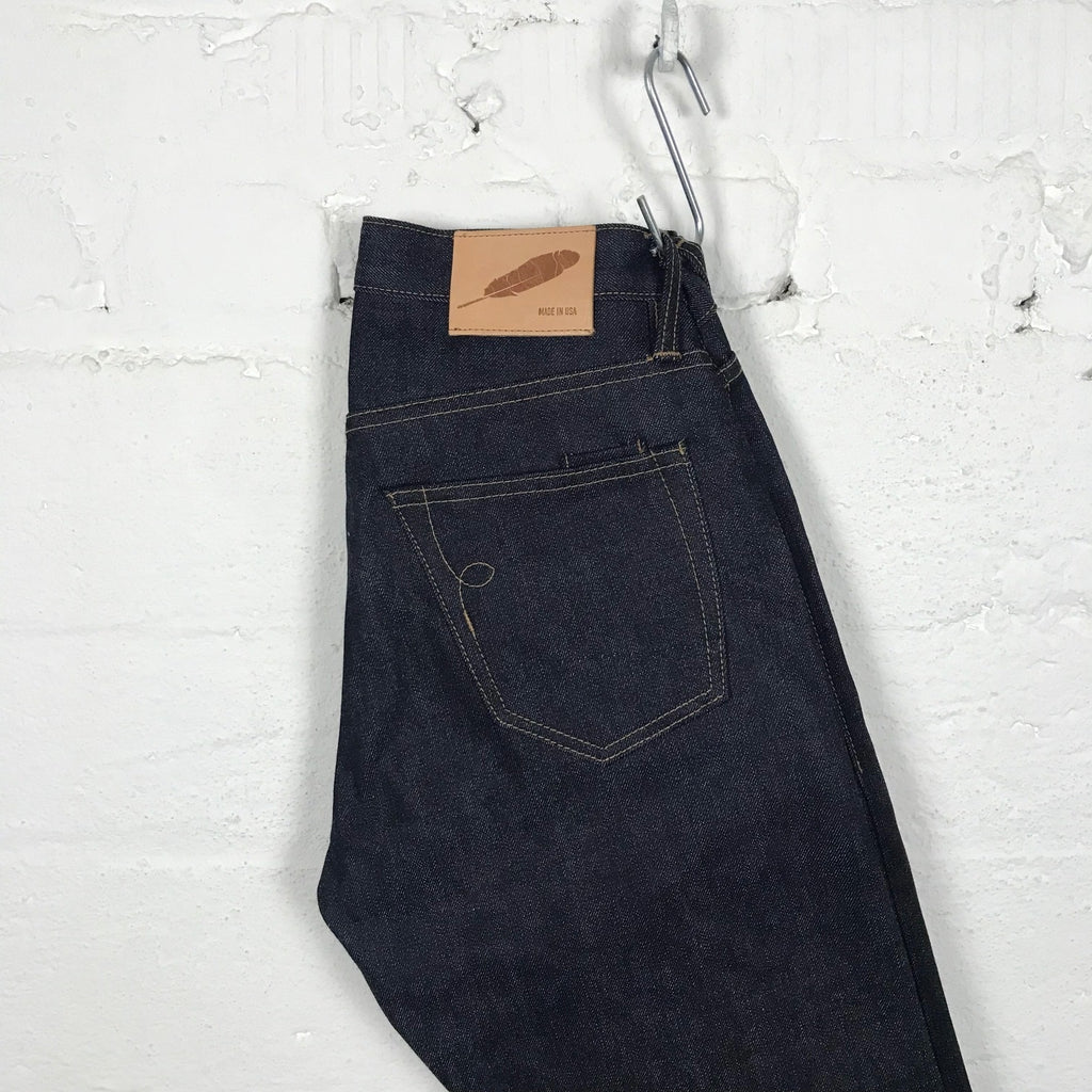 https://www.stuf-f.com/media/image/e9/8a/a3/rogue-territory-15oz-standard-issue-jeans-1.jpg