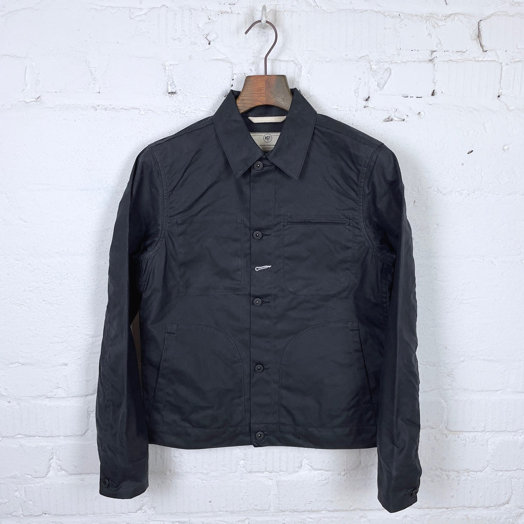 https://www.stuf-f.com/media/image/2c/8a/74/rogue-territory-supply-jacket-black-ridgeline-3.jpg