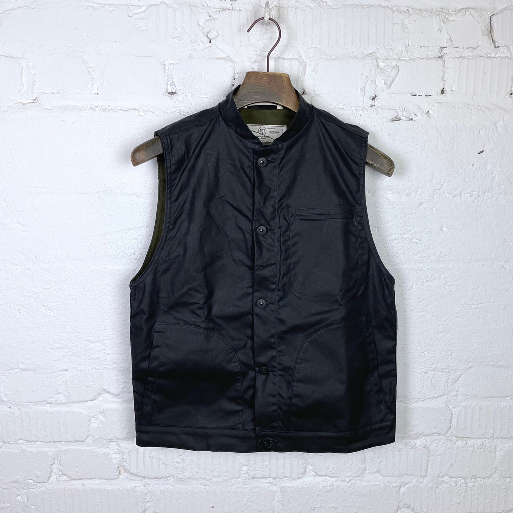 https://www.stuf-f.com/media/image/5d/c1/12/rogue-territory-supply-vest-waxed-black-2.jpg