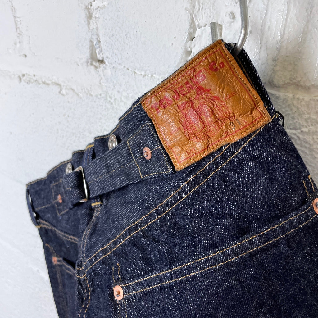 https://www.stuf-f.com/media/image/54/1d/88/tcb-20s-jeans-1z9f6KdDVIAhq5.jpg