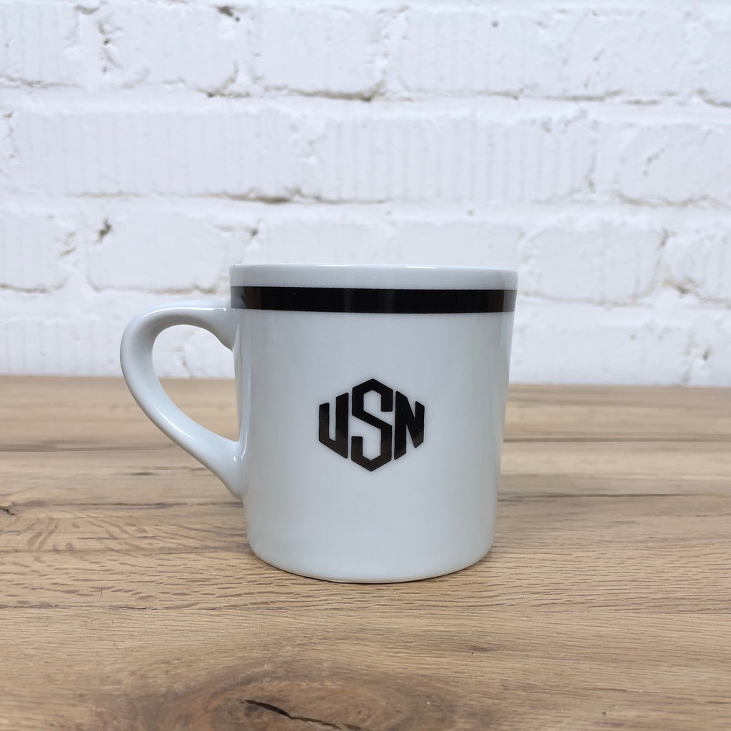 https://www.stuf-f.com/media/image/ec/2e/23/the-real-mccoys-arita-porcelain-coffee-mug-usn-3.jpg