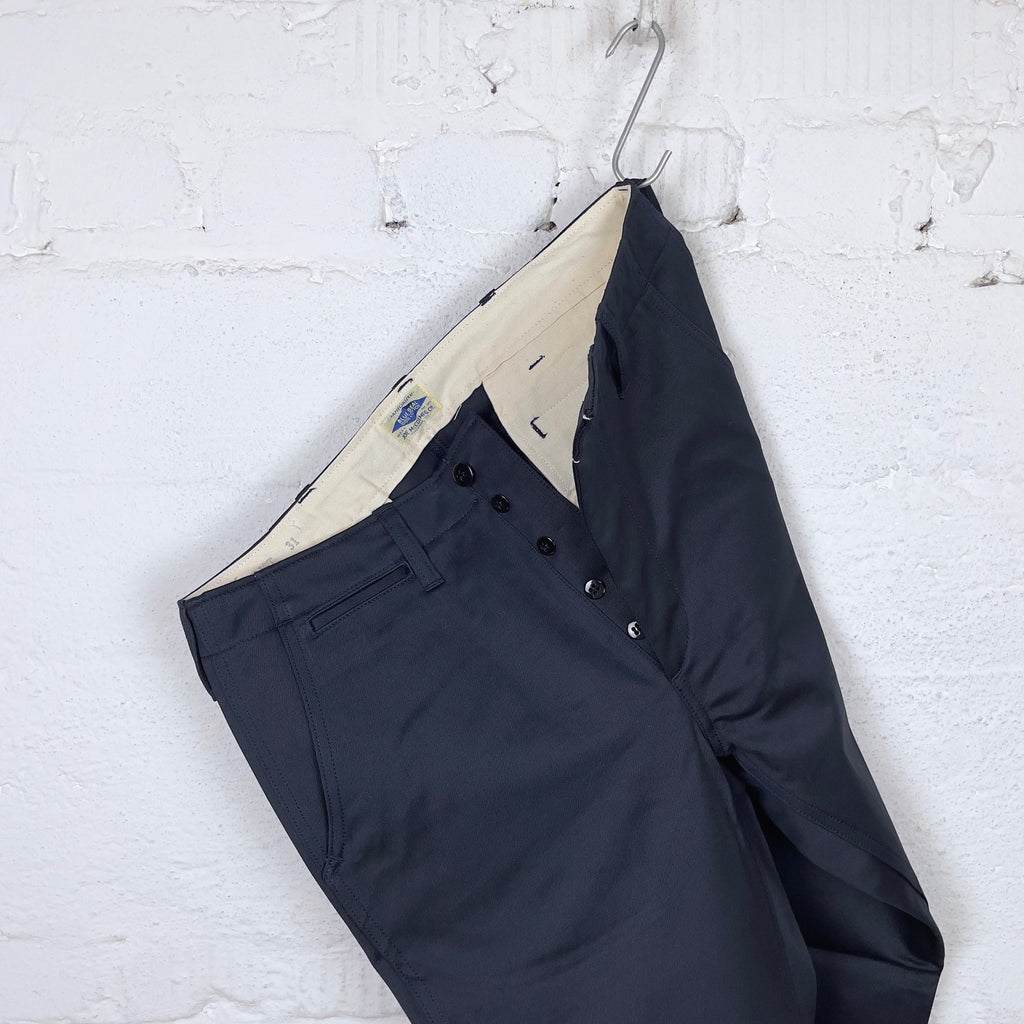 https://www.stuf-f.com/media/image/7f/32/03/the-real-mccoys-blue-seal-chino-trousers-navy-4.jpg