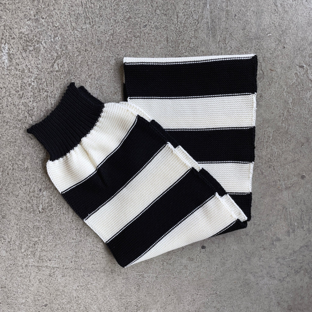 https://www.stuf-f.com/media/image/f1/89/2b/the-real-mccoys-buco-striped-wool-knit-scarf-white-black-1.jpg