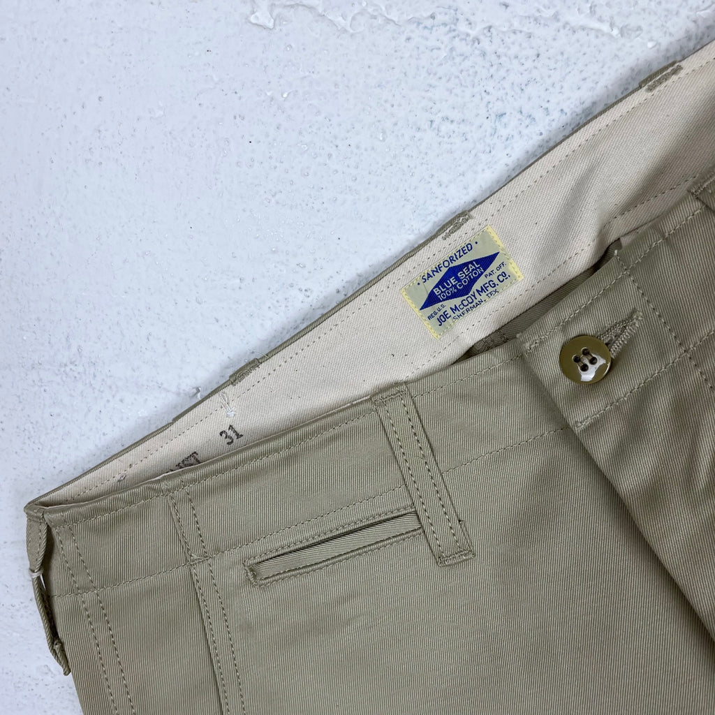 https://www.stuf-f.com/media/image/f7/eb/9d/the-real-mccoys-joe-mccoy-chino-trousers-beige-4.jpg