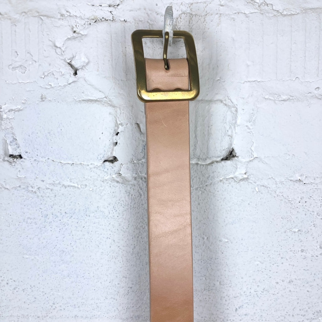 https://www.stuf-f.com/media/image/fc/b7/56/the-strike-gold-sg0901-extra-heavy-tan-leather-belt-1.jpg