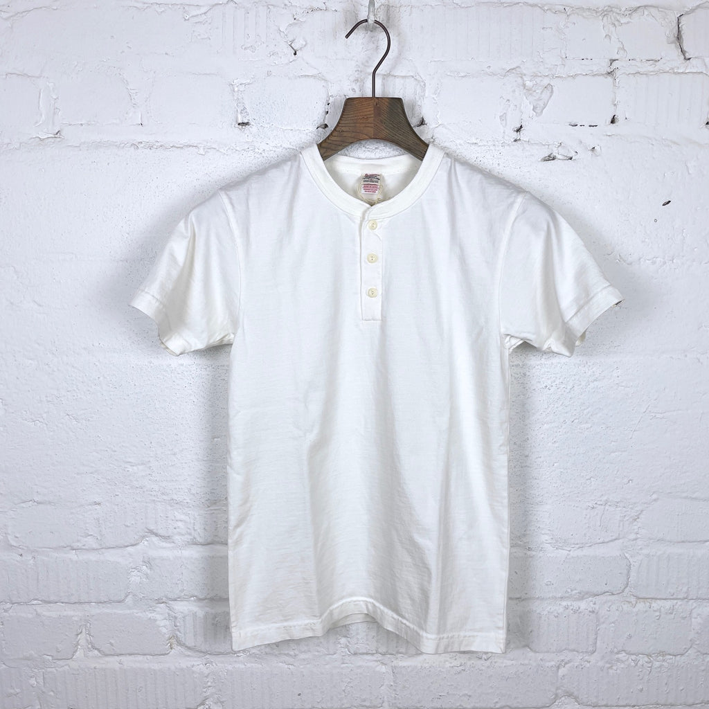 https://www.stuf-f.com/media/image/17/ef/bb/ues-ramayana-henley-neck-t-shirt-white-1.jpg