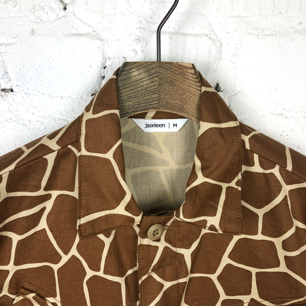 https://www.stuf-f.com/media/image/28/3a/fe/3sixteen-bdu-jacket-giraffe-print-4.jpg