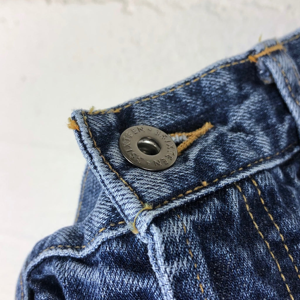 https://www.stuf-f.com/media/image/89/d9/3e/3sixteen-ct-101xs-stonewashed-jeans-5.jpg