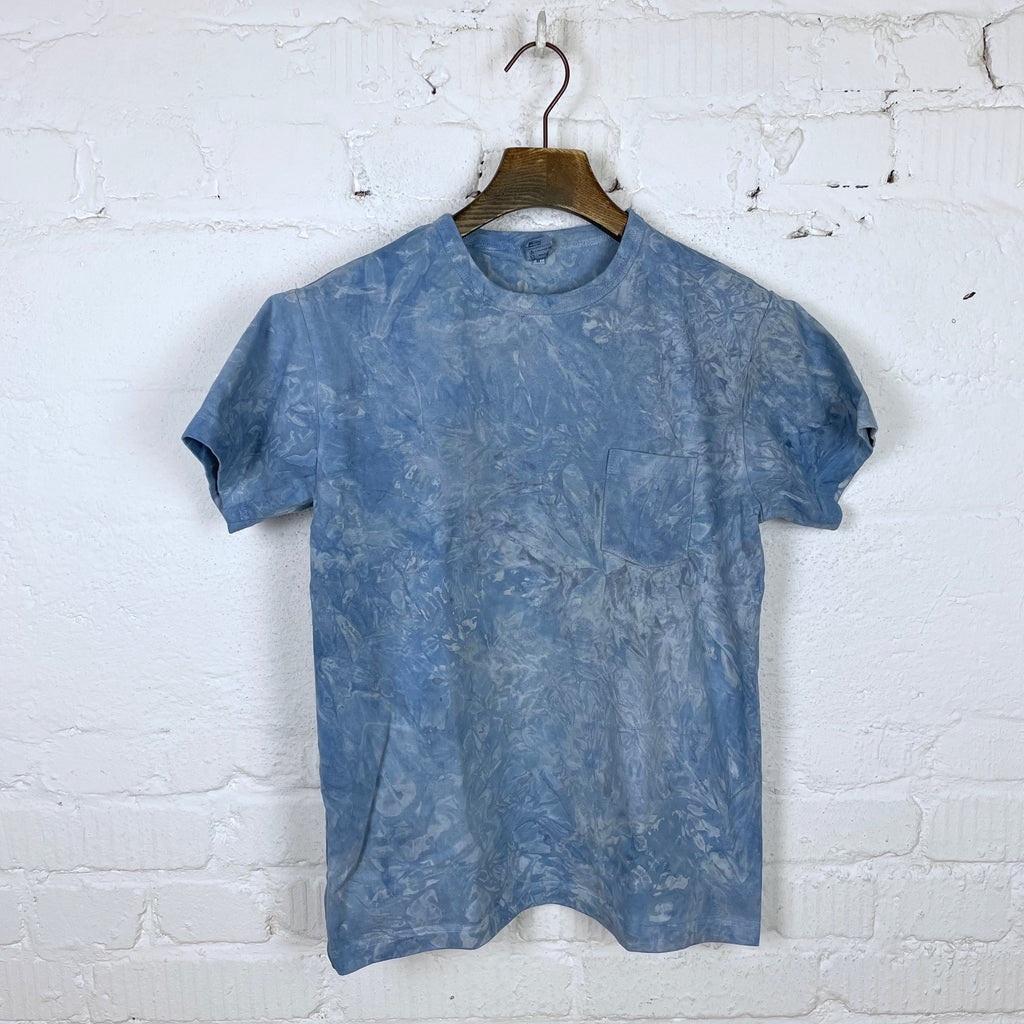 https://www.stuf-f.com/media/image/4b/51/74/3sixteen-garment-dyed-pocket-tee-natural-indigo-crumple-dye-3.jpg