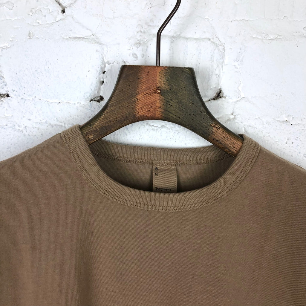 https://www.stuf-f.com/media/image/64/54/a6/3sixteen-garment-dyed-pocket-tee-sand-2.jpg