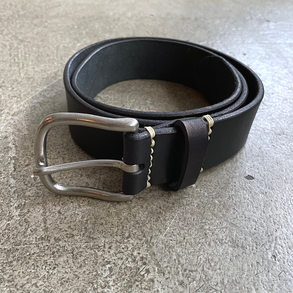 https://www.stuf-f.com/media/image/d2/1e/4d/3sixteen-tochigi-leather-belt-black-1.jpg