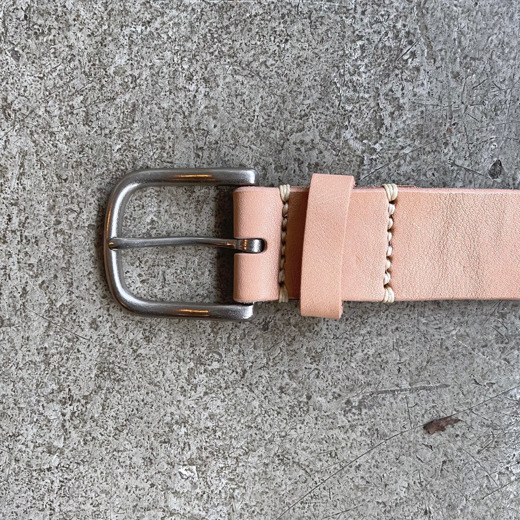 https://www.stuf-f.com/media/image/f2/3a/13/3sixteen-tochigi-leather-belt-natural-2.jpg