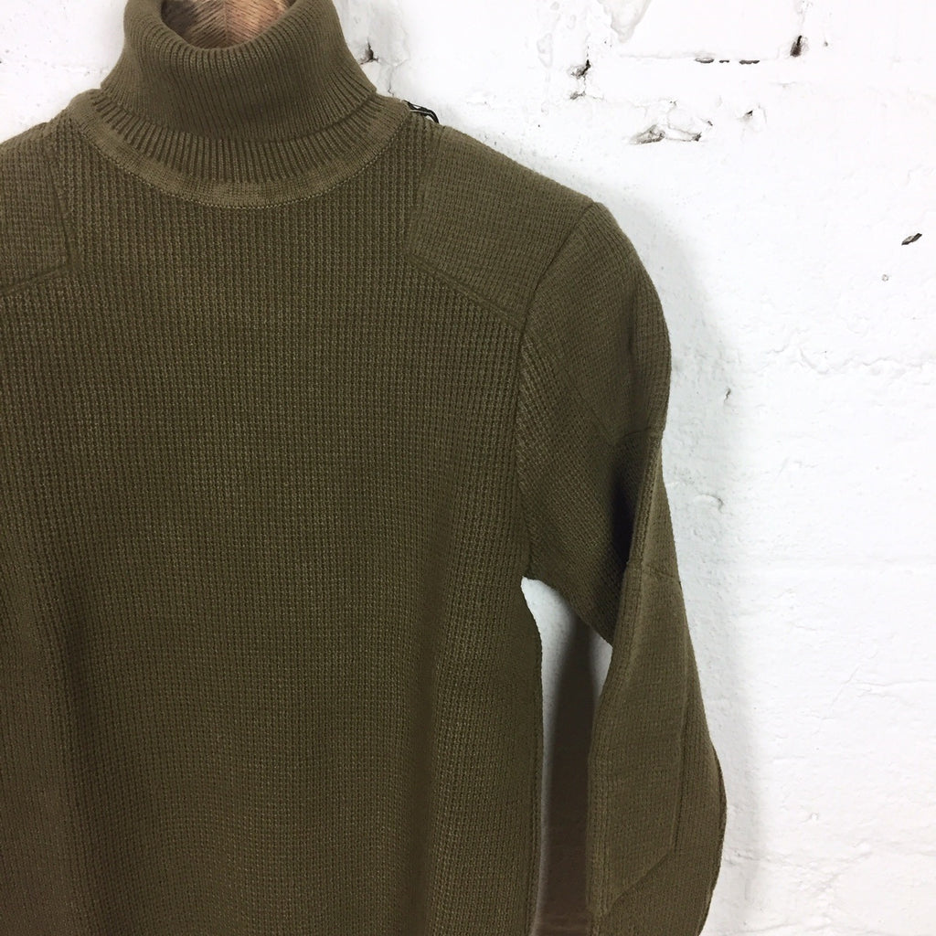 https://www.stuf-f.com/media/image/06/fc/28/addict-clothes-acv-kn02-padded-waffle-turtle-cotton-knit-olive-2.jpg