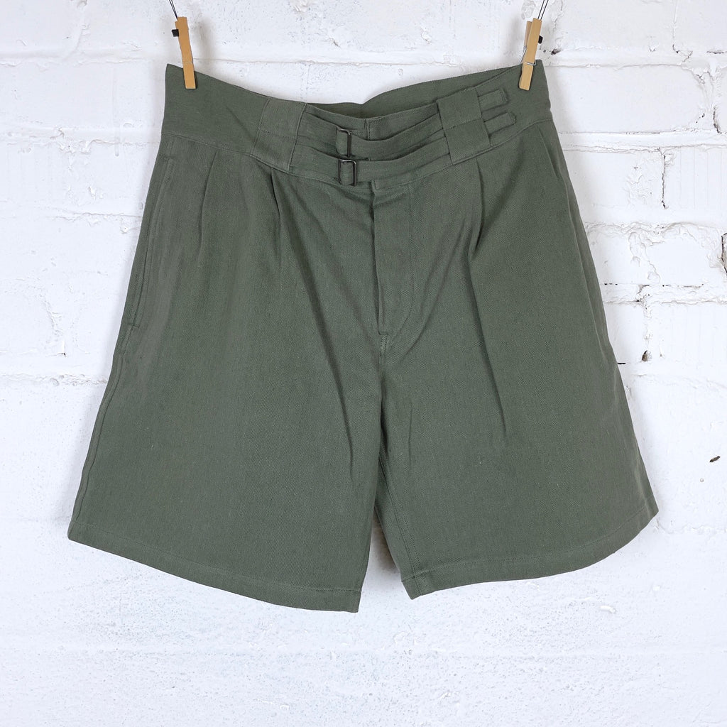 https://www.stuf-f.com/media/image/02/9b/79/addict-clothes-acv-sp02clkt-cotton-linen-shorts-army-green-1.jpg