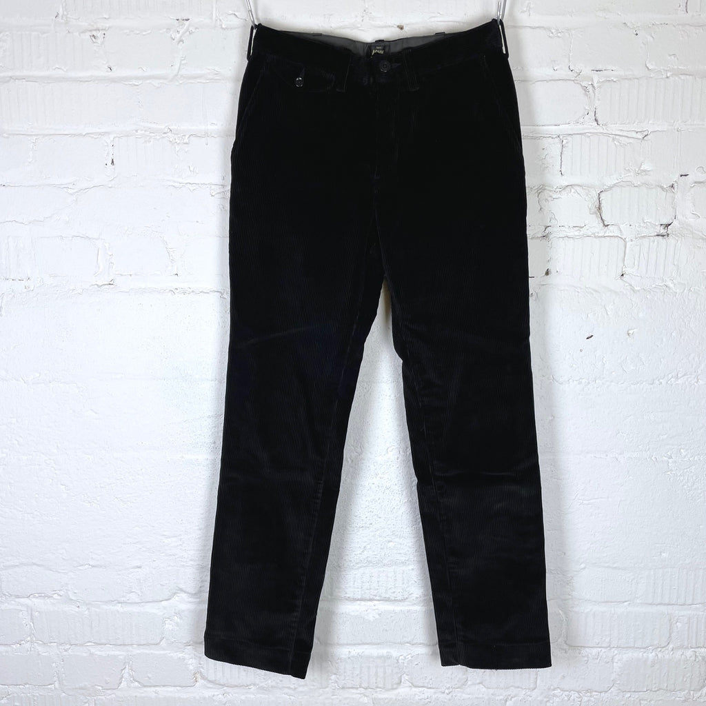 https://www.stuf-f.com/media/image/8a/d2/84/addict-clothes-acv-tr01cr8w-heavy-corduroy-trousers-black-1.jpg