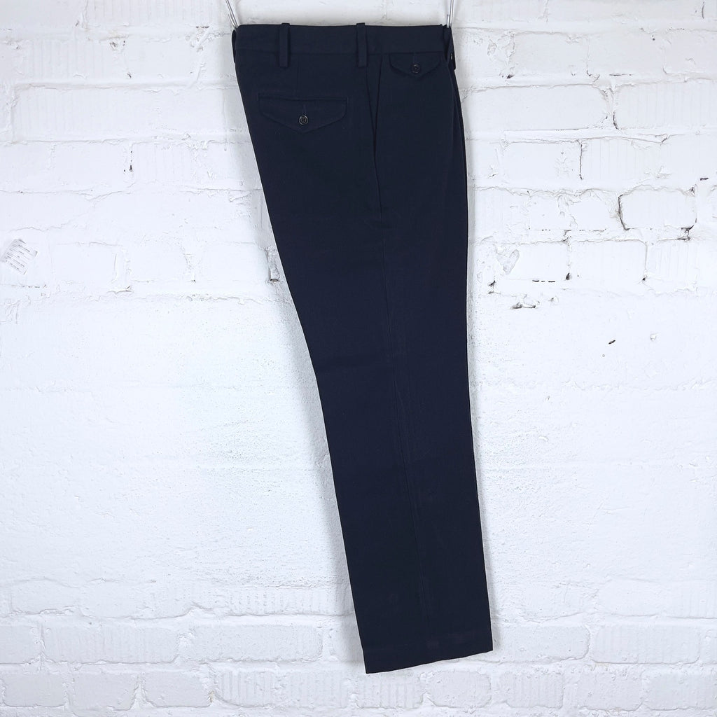 https://www.stuf-f.com/media/image/89/b9/83/addict-clothes-acv-tr02cw-single-pleated-cotton-wool-trousers-navy-5.jpg