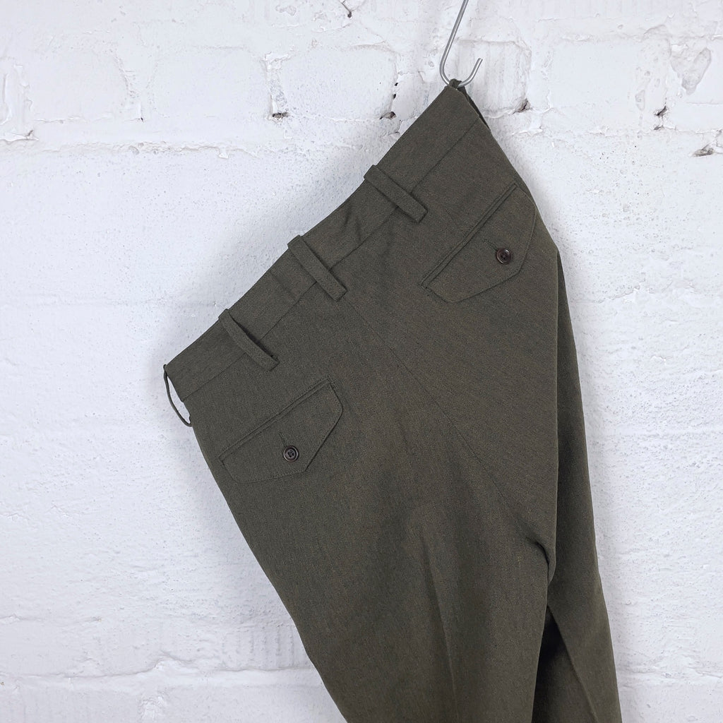 https://www.stuf-f.com/media/image/2d/bc/1c/addict-clothes-acv-tr02cw-single-pleated-cotton-wool-trousers-olive-2.jpg