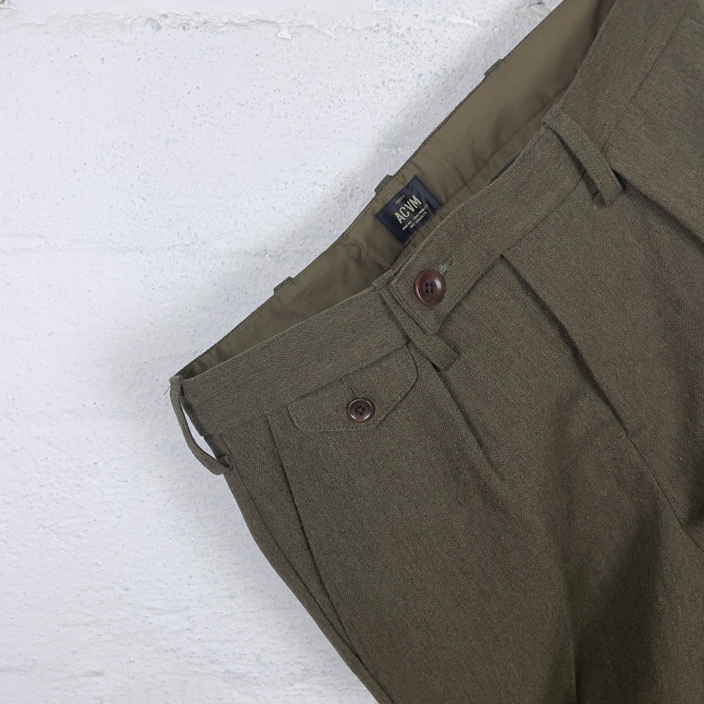 https://www.stuf-f.com/media/image/4c/37/44/addict-clothes-acv-tr02cw-single-pleated-cotton-wool-trousers-olive-3.jpg
