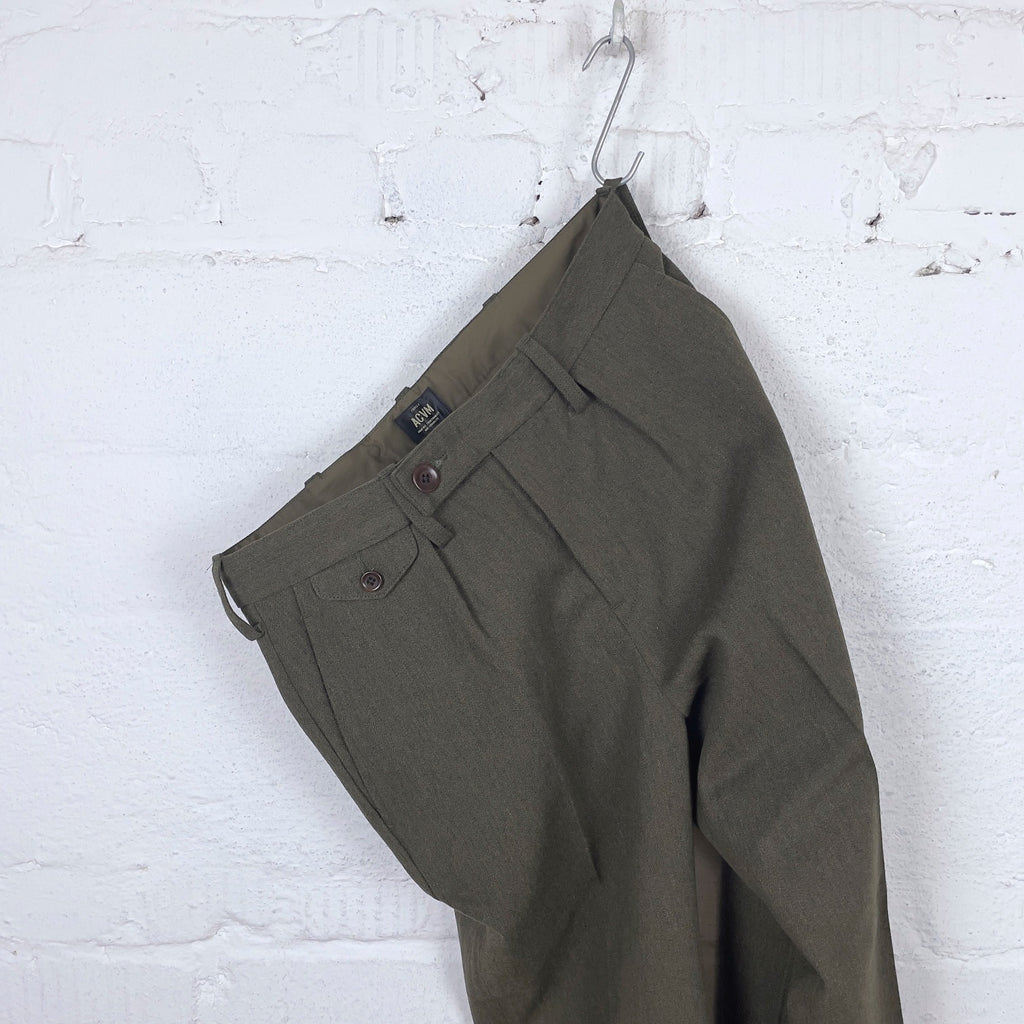https://www.stuf-f.com/media/image/69/97/da/addict-clothes-acv-tr02cw-single-pleated-cotton-wool-trousers-olive-4.jpg