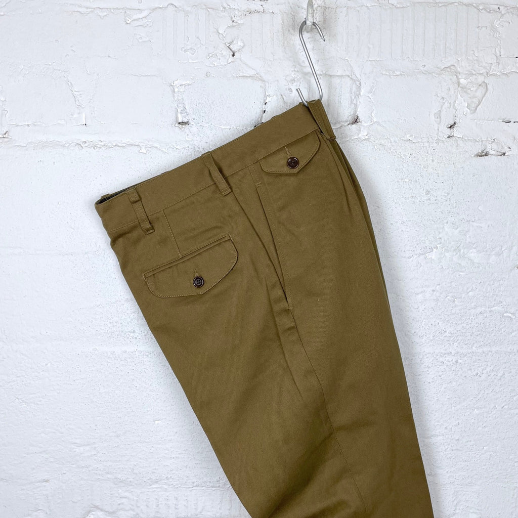 https://www.stuf-f.com/media/image/3f/1c/d1/addict-clothes-acv-tr02kt-cotton-trousers-khaki-1.jpg