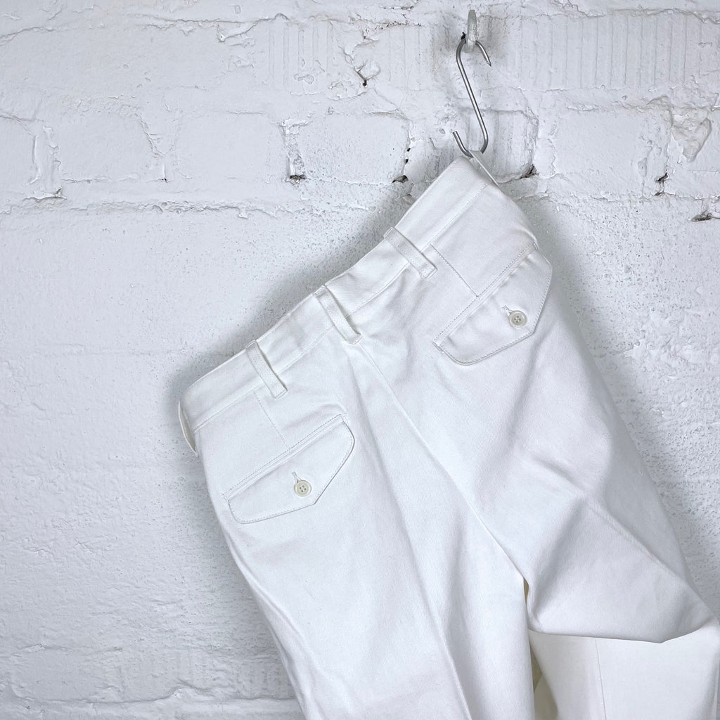 https://www.stuf-f.com/media/image/dd/4a/6b/addict-clothes-acv-tr02kt-cotton-trousers-white-4.jpg