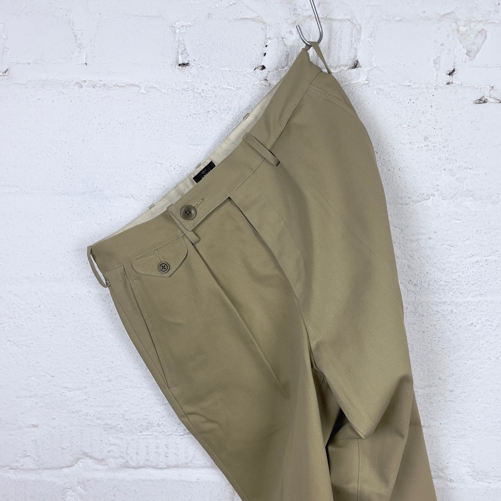 https://www.stuf-f.com/media/image/cb/99/f8/addict-clothes-acv-tr02kt-single-pleated-cotton-army-trousers-beige-4.jpg