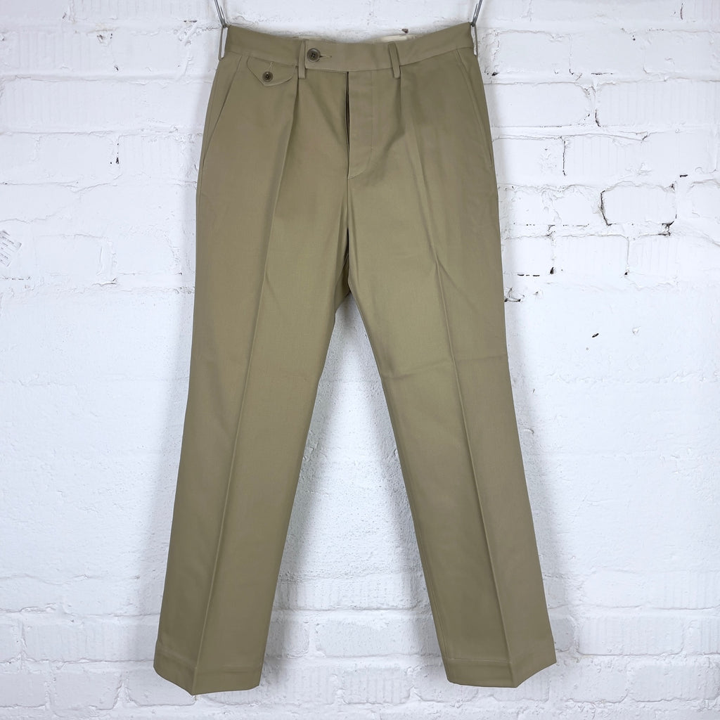 https://www.stuf-f.com/media/image/6a/11/91/addict-clothes-acv-tr02kt-single-pleated-cotton-army-trousers-beige-5.jpg