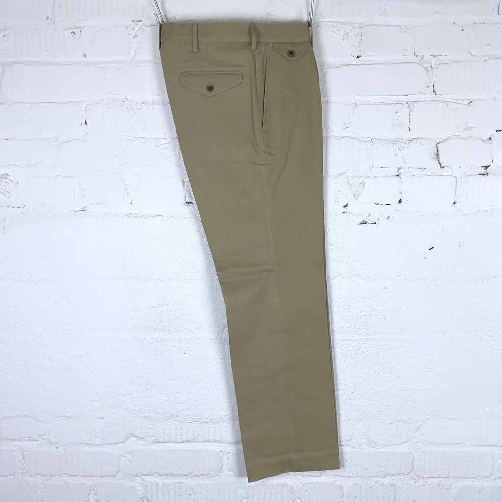https://www.stuf-f.com/media/image/e4/f3/f7/addict-clothes-acv-tr02kt-single-pleated-cotton-army-trousers-beige-6.jpg