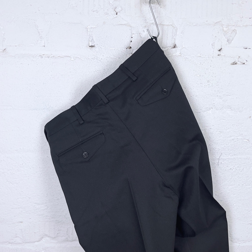 https://www.stuf-f.com/media/image/4b/55/e9/addict-clothes-acv-tr02kt-single-pleated-cotton-army-trousers-black-4.jpg