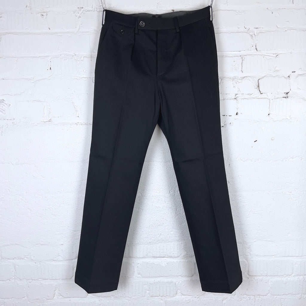 https://www.stuf-f.com/media/image/fa/ef/5c/addict-clothes-acv-tr02kt-single-pleated-cotton-army-trousers-black-6.jpg