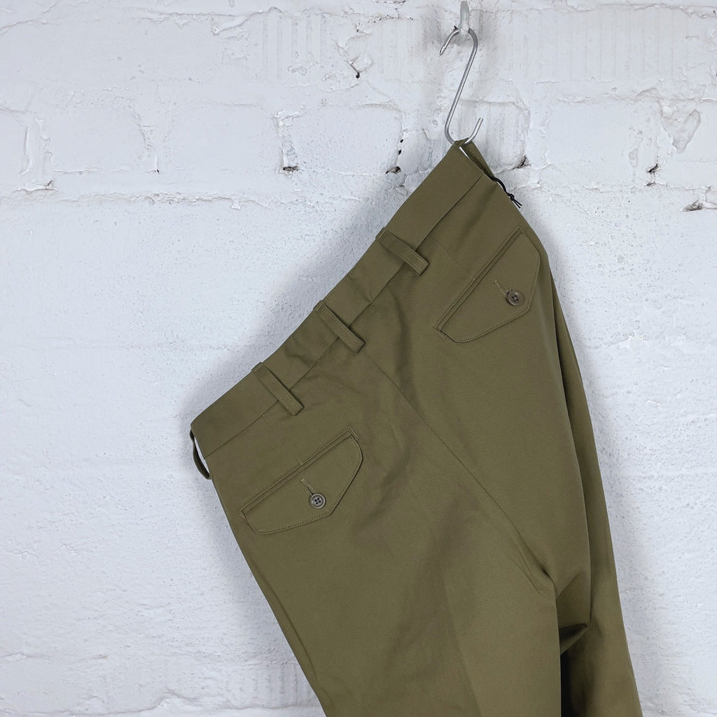 https://www.stuf-f.com/media/image/c8/4d/06/addict-clothes-acv-tr02tw-single-pleated-cotton-twill-trousers-army-green-5.jpg