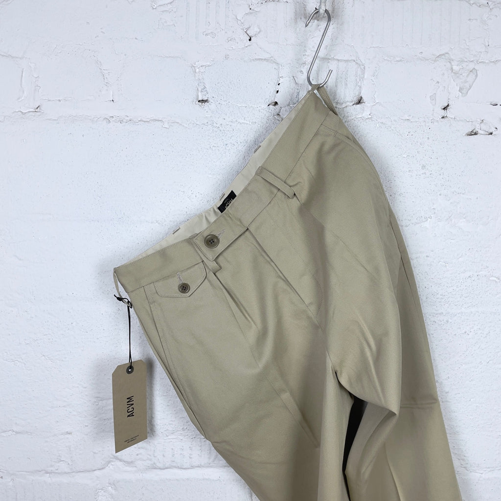 https://www.stuf-f.com/media/image/db/6e/98/addict-clothes-acv-tr02tw-single-pleated-cotton-twill-trousers-khaki-4.jpg