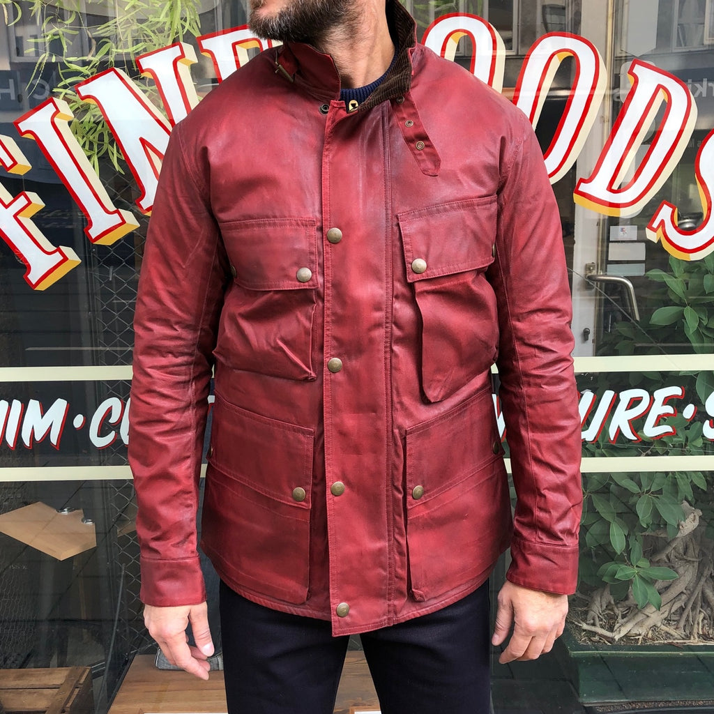 https://www.stuf-f.com/media/image/f1/40/2b/addict-clothes-acv-wx02-19a-waxed-bmc-jacket-red-2.jpg