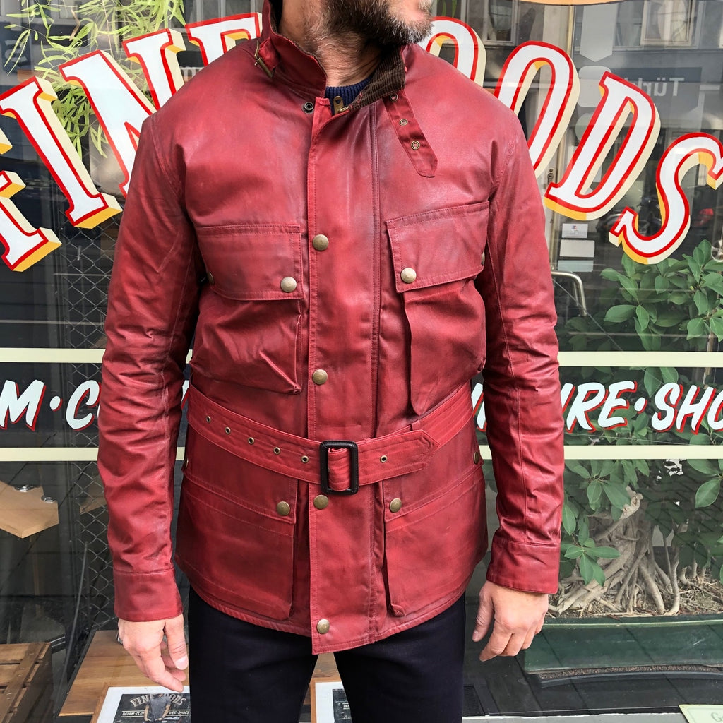 https://www.stuf-f.com/media/image/db/82/af/addict-clothes-acv-wx02-19a-waxed-bmc-jacket-red-3.jpg