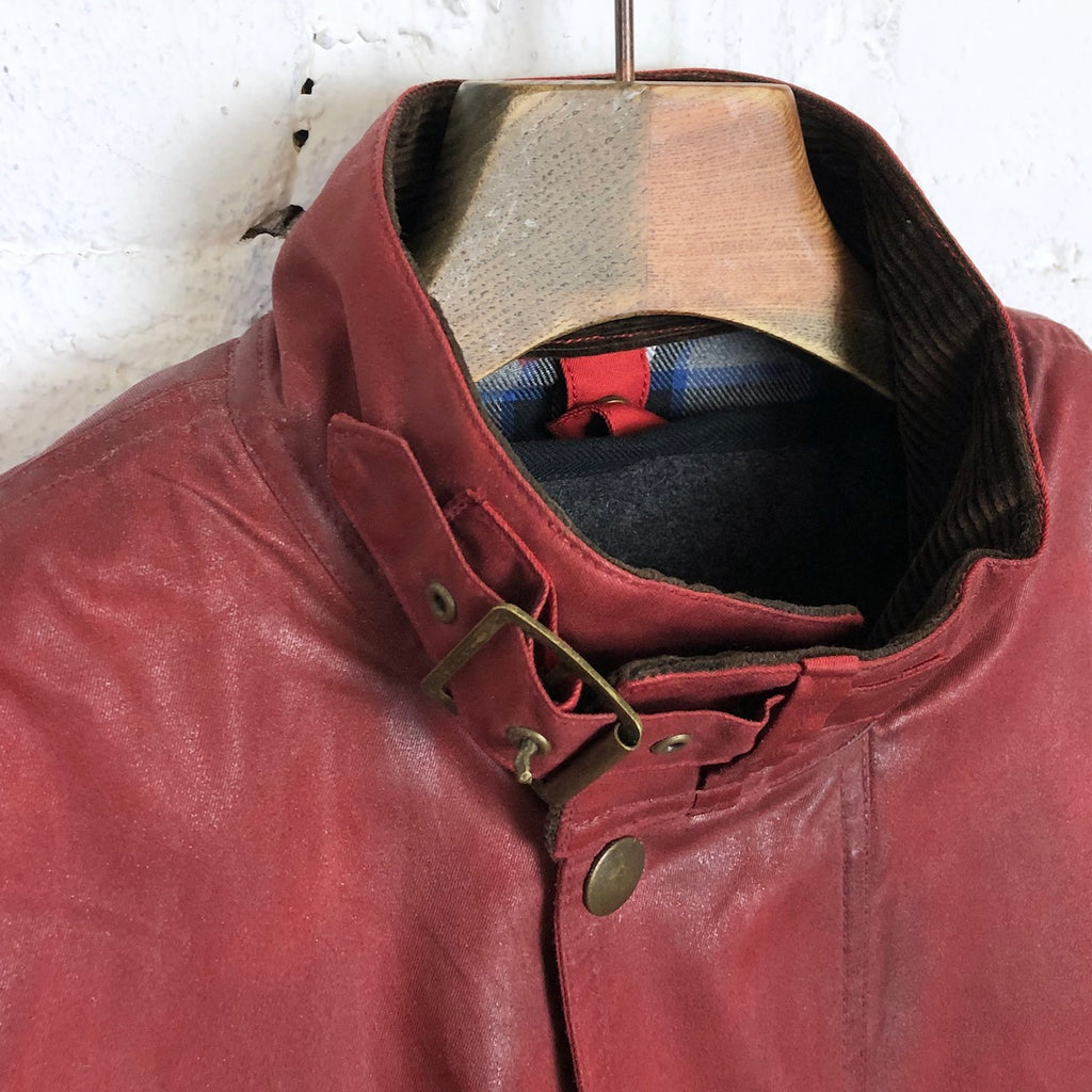 https://www.stuf-f.com/media/image/cb/19/cf/addict-clothes-acv-wx02-19a-waxed-bmc-jacket-red-6.jpg