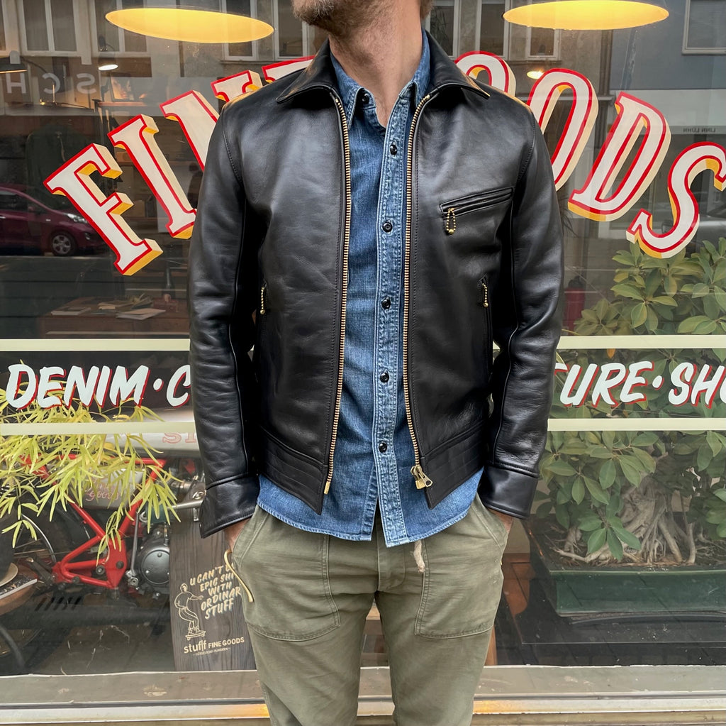 https://www.stuf-f.com/media/image/6a/90/8d/addict-clothes-x-stuff-1940s-leather-jacket-3.jpg