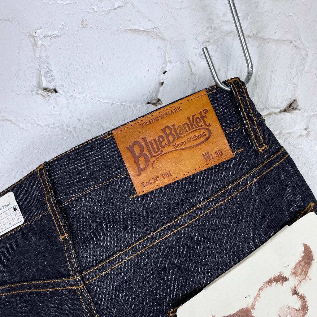 https://www.stuf-f.com/media/image/eb/f9/95/blue-blanket-p01-jp12-jeans-2.jpg