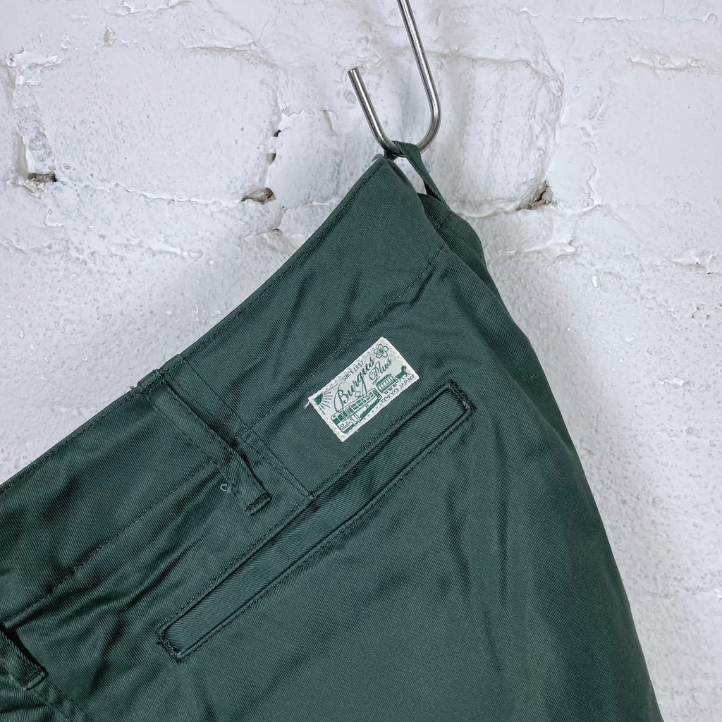 https://www.stuf-f.com/media/image/36/58/fe/burgus-plus-401z-60-zip-fly-modern-chino-trousers-green-gray-2.jpg